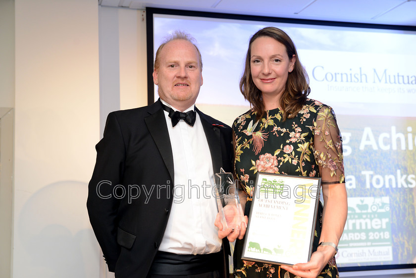 famer-awards20181108 129 
 The South West Farmer Awards 2018. Pictured Peter Baumont from Cornish Mutual with Rebecca Tonks winner of the Outstanding achievement Award 2018