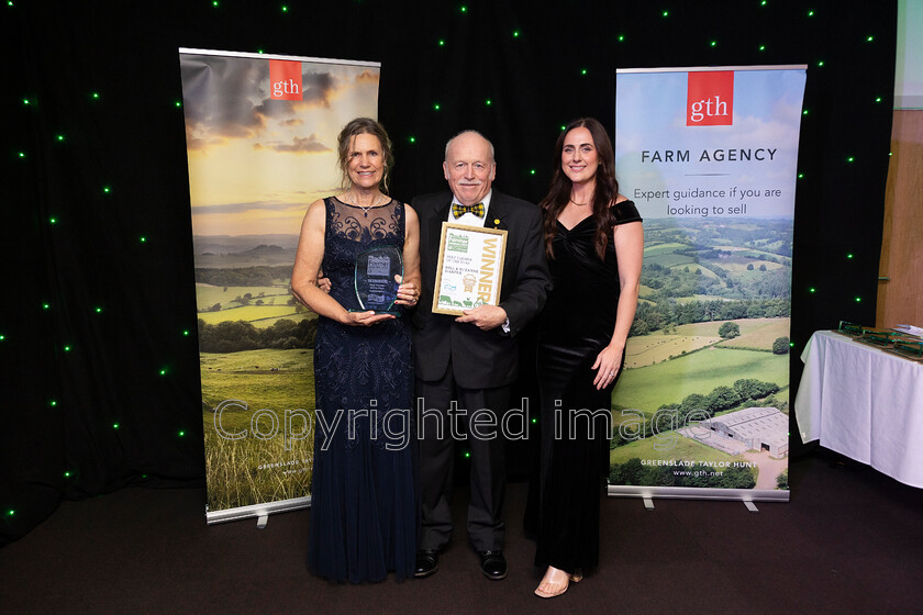 AWA 085 
 South West Farmer awards night 2023 at the Somerset County Cricket Club, Taunton. Pictured winners of the Beef Farmer of the Year award are Suzanne and Bill Harper with Sponsor Allflex – ZOE PHILIPS-LEWIS