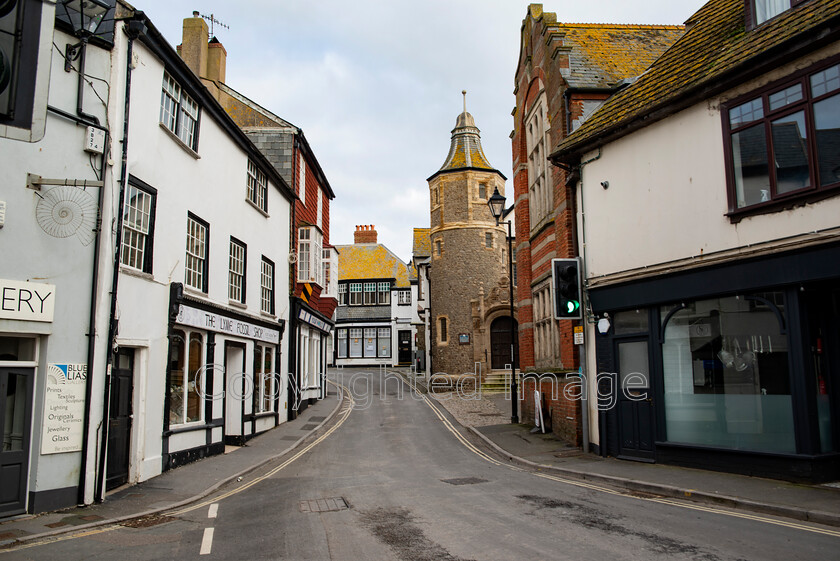 lyme-063 
 Lyme Regis and Uplyme riverside walk 
 Keywords: Lyme Regis, Uplyme, coastal town, Devon, Dorset, boarder, riverwalk, seaside, sea view, town centre, street, fossil shop