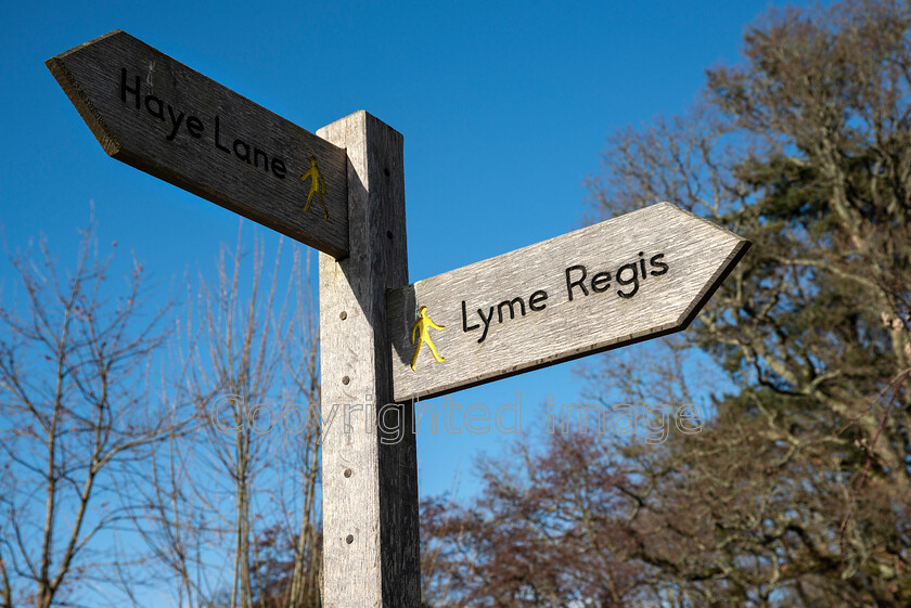 lyme-008 
 Lyme Regis and Uplyme riverside walk 
 Keywords: Lyme Regis, Uplyme, coastal town, Devon, Dorset, boarder, riverwalk, seaside, sea view, gardens, Sign, walking