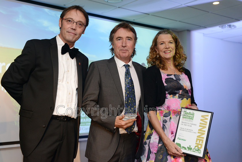 famer-awards20181108 100 
 The South West Farmer Awards 2018. Pictured Jason Gill with Winners of the Produce Farmer of the year 2018 Tim and Jo Budden