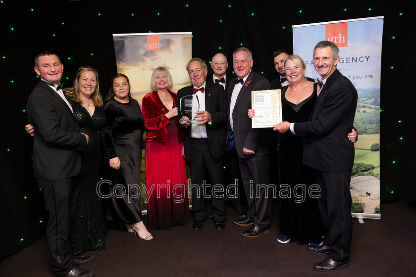 AWA 072 
 South West Farmer awards night 2023 at the Somerset County Cricket Club, Taunton Pictured The Darke Family, the Family run farm of the year 2023 with Sponsor Stephen Dennis from the FCN