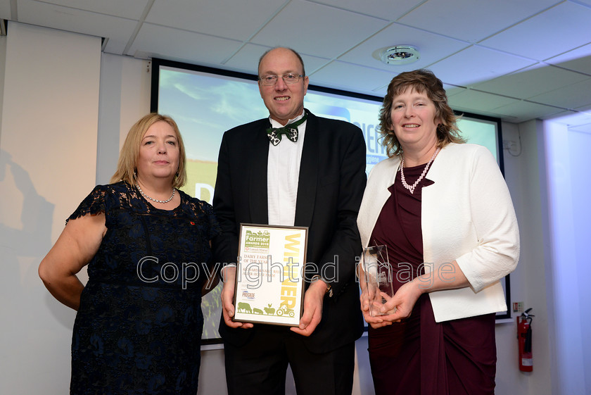 famer-awards20181108 105 
 The South West Farmer Awards 2018. Pictured Alison Clark from Progiene Dairy Hygiene with the Winners of Dairy Farmer of the Year Richard and Sally Reed from Aller House Farm